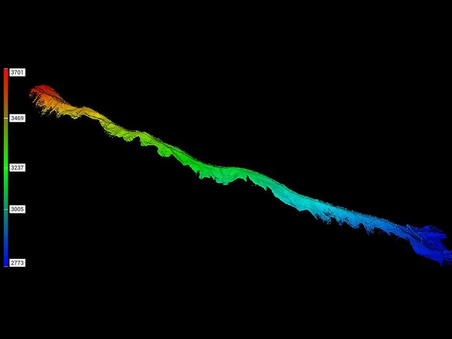 Nube de puntos LiDAR del corredor de la tubería de aducción coloreada por altura, entre 2.773 y 3.701 m